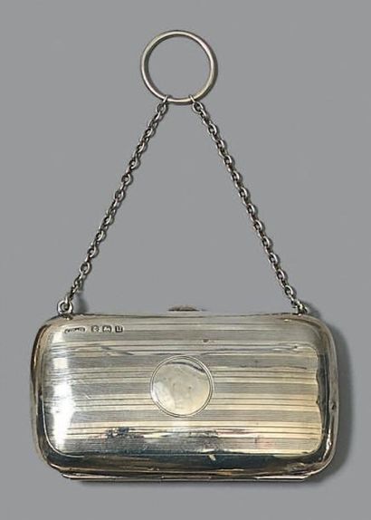 Petite minaudière en argent à décor de bandes...