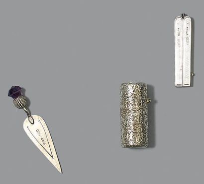 Ensemble de bibelots en argent anglais:
-...