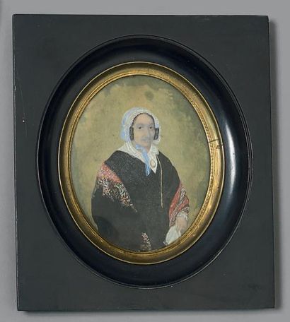Miniature ovale représentant une femme portant...