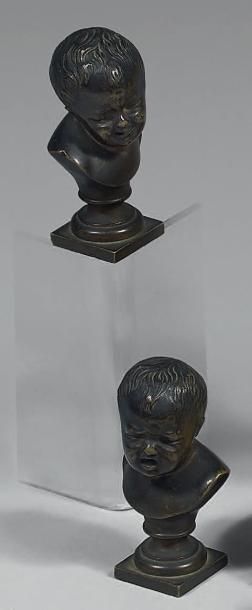Paire de petits bustes d'enfant en bronze...