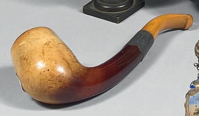 Ensemble composé de:
- une pipe en écume...