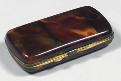 Etui de beauté, en écaille et métal doré,...