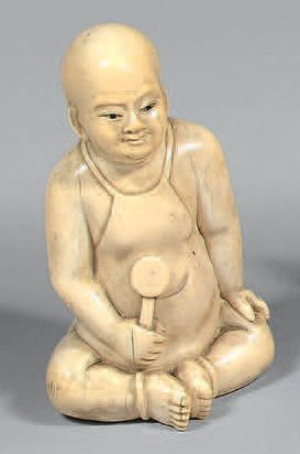 Statuette en ivoire de personnage assis en...