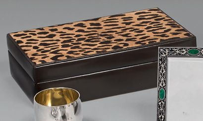 GUCCI
Boîte en cuir marron, le couvercle...