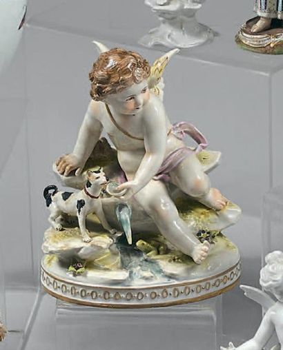 Groupe en porcelaine polychrome, figurant...