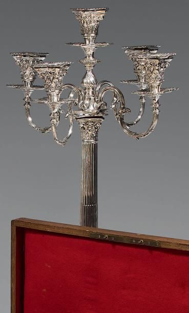 Paire de grands flambeaux à cinq lumières,...