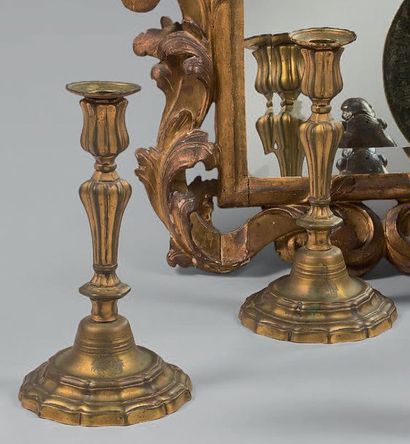 Paire de flambeaux en bronze doré, de forme...