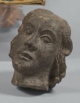 Tête de personnage en pierre sculptée, des...