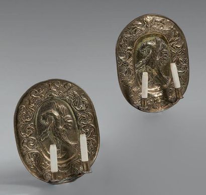 Deux plaques de lumière de forme ovale, à...