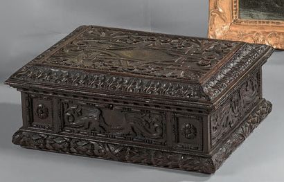 Coffret en bois fruitier, le couvercle à...