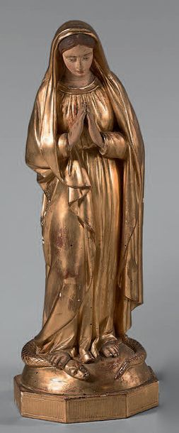 Vierge en bois patiné et doré, les mains...