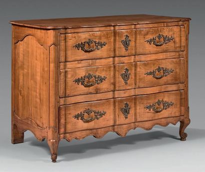 Commode à façade en arbalète en bois fruitier...