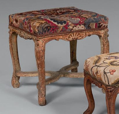 Tabouret en bois naturel relaqué gris mouluré...