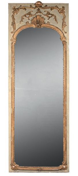 Grand trumeau de boiserie en bois relaqué...