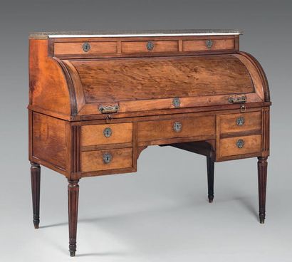 Bureau cylindre en acajou et placage d'acajou,...
