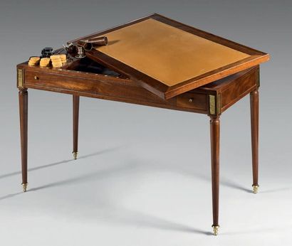 Table tric-trac en acajou et placage d'acajou,...
