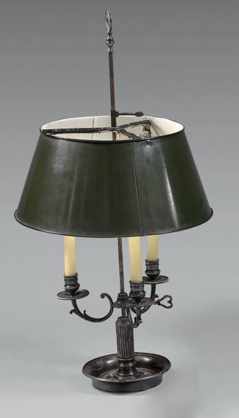 Lampe bouillote en bronze argenté, le bouquet...