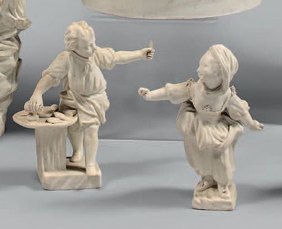 Deux statuettes en biscuit:
- LE PETIT MARCHAND...