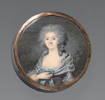 Boîte de forme ronde en écaille, le couvercle...