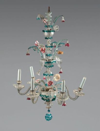 Lustre en verre blanc de Venise souligné...