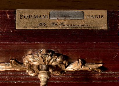 Large bureau plat en acajou et placage d'acajou,...