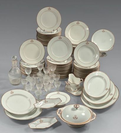 Partie de service de table en porcelaine...