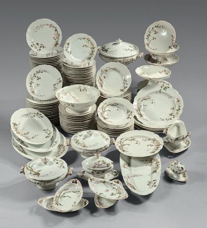 Partie de service de table en porcelaine...