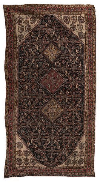 Tapis d'Orient en laine à décor d'un losange...