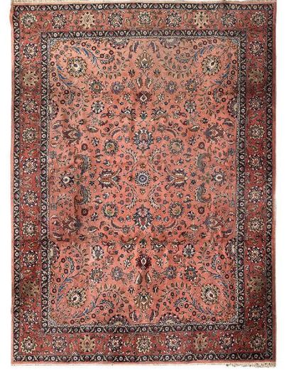 Grand tapis d'Orient en laine à décor fl...