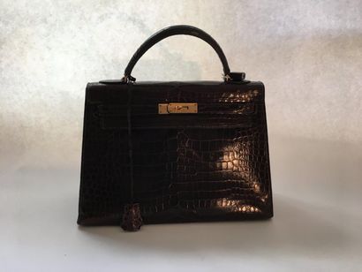 HERMÈS.

Années 1970.

Sac KELLY 32.

Crocodile...