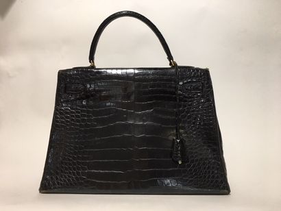 HERMÈS.

Années 1970.

Sac KELLY 32.

Crocodile...