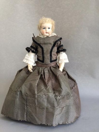 Poupée de mode, tête en porcelaine, bouche...