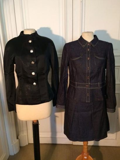PAULE KA. Veste de forme cintrée, à boutons...