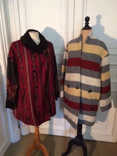 Lot comprenant : veste longue en laine et...