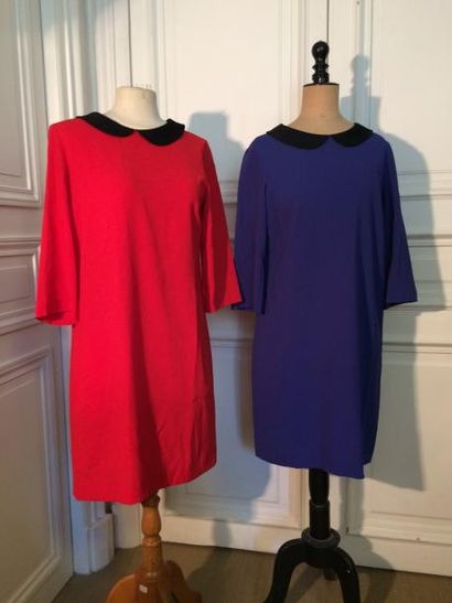 AGNES B. Robe rouge, à col Claudine noir,...
