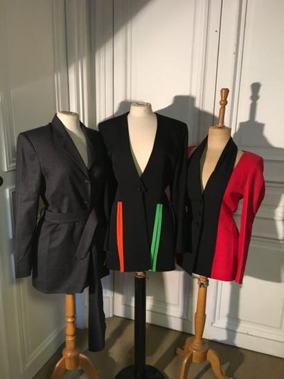 TARLAZZI 2. Veste en lainage noir, les pans...