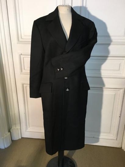 VIVIENNE WESTWOOD. Un manteau long en lainage...