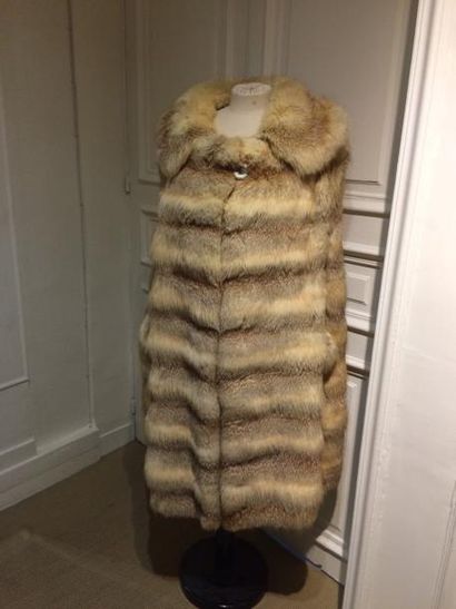 RENEL. Cape en renard, taille 42, griffée....