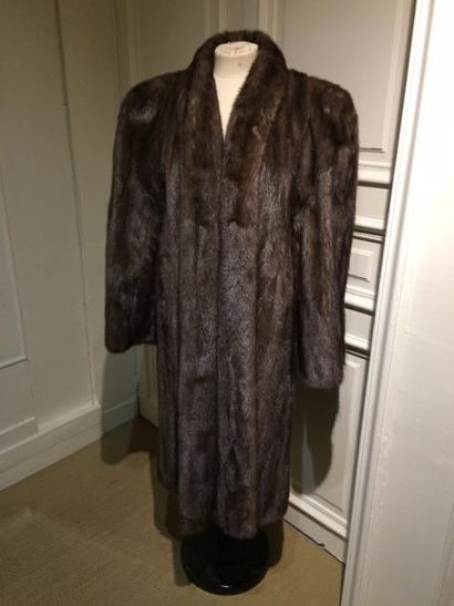 RAD. Manteau en vison brun, taille 42, g...