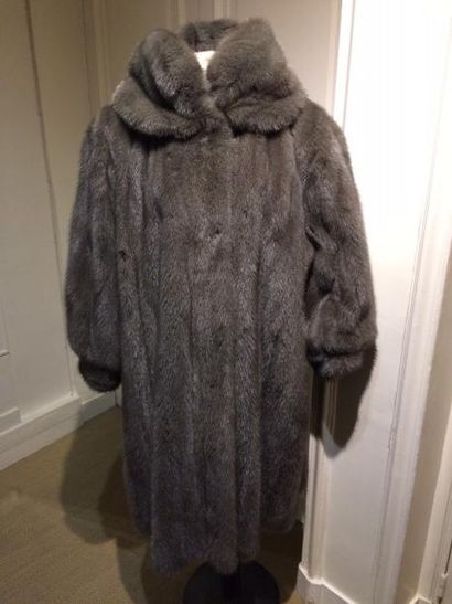 J. MENDEL. Manteau en vison gris vert, col...