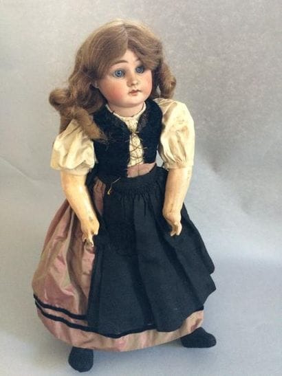 Poupée, tête en porcelaine marquée 3 en creux,...