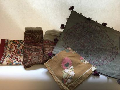 Housse de coussin en soie moirée grise à...