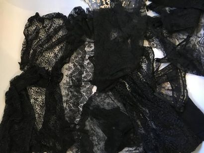 Lot de métrages, documents, mantille, corsage...