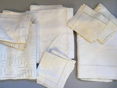Lot comprenant : une parure de lit en toile...