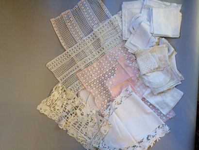 Lot de napperons, serviettes, petites nappes...