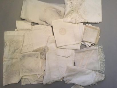 Lot en Valenciennes, broderies et filets...
