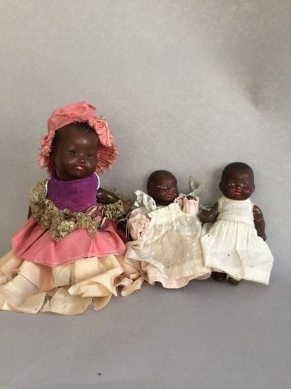 Mignonnette noire, la tête en porcelaine...