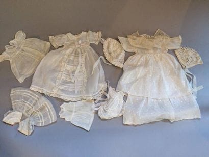 Petit ensemble de vêtements de poupée comprenant...