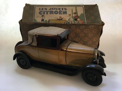 Voiture mécanique en tôle, cabriolet André...