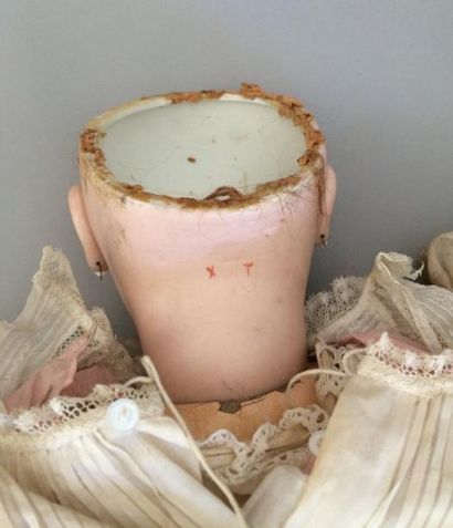 Poupée, tête en porcelaine marquée JUMEAU,...